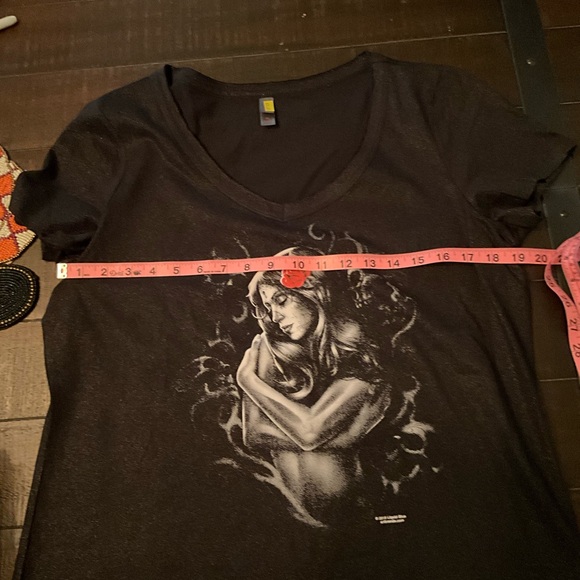 Vintage Liquid Blue Black VNeck With Woman and Rose XL - Picture 6 of 7